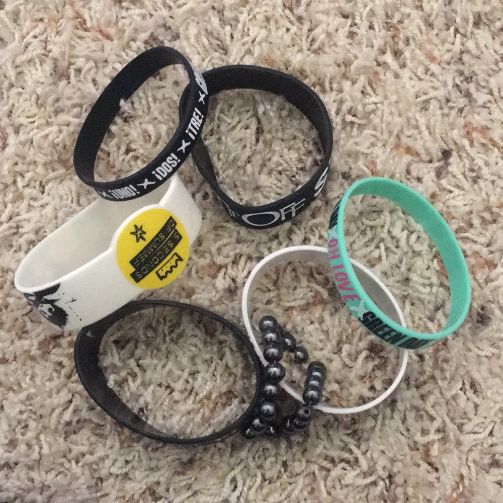 Hot Topic Bracelet Set